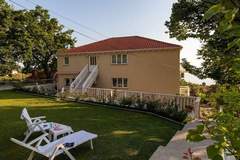 Ferienwohnung - Apartments Belenum - Comfort Double Room with Balcony and Sea View (no.1) - Ferienunterkunft in Mlini (2 Personen)