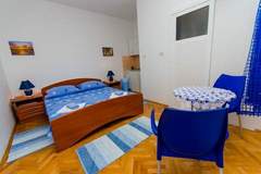 Ferienwohnung - Apartments Ivana (TR) -Studio with Terrace ( A2) - Ferienunterkunft in Trogir (2 Personen)