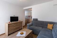 Ferienwohnung - Apartment Nike - Two-Bedroom Apartment with Terrace - Ferienunterkunft in Mlini (5 Personen)
