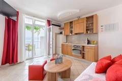 Ferienwohnung - Apartments Hope (Dugi Rat) - Comfort OneBedroom Apartment with Terrace and Sea View (A1) - Ferienunterkunft in Dugi Rat (4 Personen)