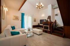 Ferienhaus - Holiday home  Ingrid - Four Bedroom Holiday Home with Pool - Ferienunterkunft in Okrug Gornji (6 Personen)