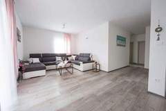 Ferienhaus - Holiday Home J&D No.3-Six Bedroom House  with Pool - Ferienunterkunft in Podstrana (14 Personen)