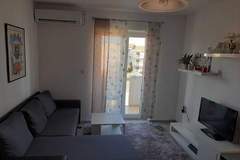 Ferienwohnung - Apartment Cvita-Two Bedroom Apartment with Balcony and Sea View - Ferienunterkunft in Supetar (4 Personen)
