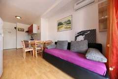 Ferienwohnung - Apartments Melita - Superior Two Bedroom Apartment with Balcony and Sea View (A4) - Ferienunterkunft in Zadar (4 Personen)