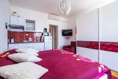 Ferienwohnung - Apartments & Rooms Mara & Petrunjela - Studio Apartment with Balcony and Sea View (Studio s balkonom) - BR. 2 - Ferienunterkunft in Cavtat (2 Personen)