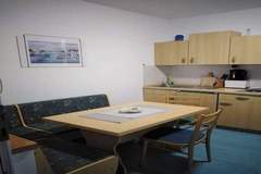 Ferienwohnung - Apartments Marija - One Bedroom Apartment with Balcony and Sea View (Žuti A2) - Ferienunterkunft in Pirovac (5 Personen)