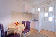 Ferienwohnung - Apartments Grljević - Studio Apartment with Balcony and Sea View (A3) - Ferienunterkunft in Mlini (3 Personen)