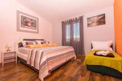 Ferienwohnung - Villa Stil - One Bedroom Apartment with Balcony and Sea View 202 - Ferienunterkunft in Okrug Gornji (4 Personen)