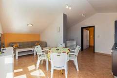Ferienwohnung - Apartments Ilija Njavro - One Bedroom Apartment with Terrace and Sea View (Apartment 4) - Ferienunterkunft in Jadranovo (4 Personen)