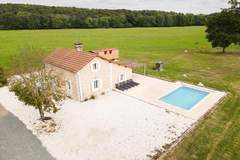 Ferienhaus - Maison typique et roulotte vue sur le château d'Hautefort - Ferienunterkunft in Hautefort (10 Personen)