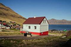 Ferienhaus - Ferienunterkunft in Oyndarfjørður (8 Personen)