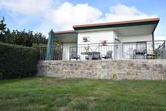 Ferienhaus - Das Haus Am See mit Kamin und eigenem Boot - Ferienunterkunft in Sternberg (4 Personen)