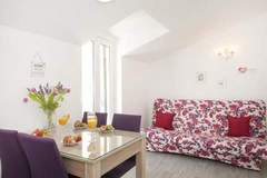 Ferienwohnung - Apartments Villa Angela - One Bedroom Apartment with Terrace and Sea View (Erika) - Ferienunterkunft in Baska Voda (3 Personen)