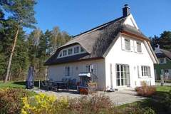 Ferienhaus - Ferienunterkunft in Glowe (8 Personen)
