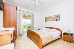 Ferienwohnung - Apartments & Rooms Jokovic-Standard Double Room with Terrace and Partial Sea View (SOBA 5) - Ferienunterkunft in Srebreno (2 Personen)