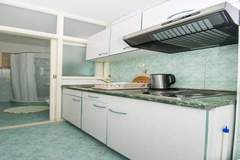 Ferienwohnung - Apartments & Rooms Jokovic-Deluxe Studio Apartment with Terrace and Partial Sea View (SOBA 6) - Ferienunterkunft in Srebreno (2 Personen)