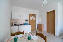 Ferienwohnung - Apartments Boguvila - Studio with Terrace (A4) - (ST) - Ferienunterkunft in Supetar (2 Personen)