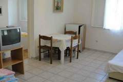 Ferienwohnung - Apartments Pinija - Basic Two Bedroom Apartment with Terraces (A1) - (ST) - Ferienunterkunft in Supetar (5 Personen)