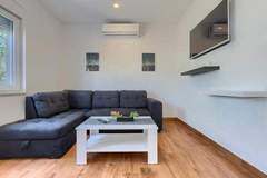 Ferienhaus - Holiday house Chill out Loborika - Two Bedroom Holiday Home with Terrace - Ferienunterkunft in Marcana (6 Personen)