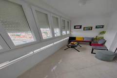 Ferienwohnung - Apartment Alba - Three Bedroom Apartment with Loggia - Ferienunterkunft in Split (4 Personen)