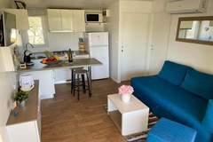 Ferienhaus, Wohnmobil - Olive Tree Neo & Lino - Two Bedroom Mobile Home with Terrace (Neo) - Ferienunterkunft in Biograd na Moru (5 Personen)