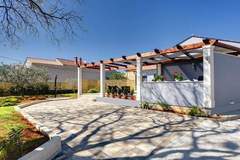 Ferienhaus - Villa Sunny Home - Ferienunterkunft in Galižana (6 Personen)