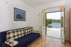 Ferienwohnung - Apartments Posta - One-Bedroom Apartment with Terrace and Sea View (4 Adults) - Apartman 4 - Ferienunterkunft in Saplunara (4 Personen)