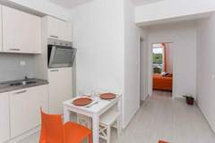 Ferienwohnung - Apartments Posta - Comfort One-Bedroom Apartment with Terrace and Sea View - Apartman 6 - Ferienunterkunft in Saplunara (2 Personen)