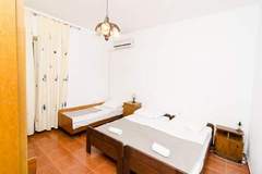 Ferienwohnung - Guest House Kiko - Quadruple Room - Ferienunterkunft in Pomena (4 Personen)