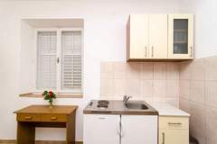 Ferienwohnung - Guest House Kiko - One-Bedroom Apartment with Balcony and Sea View (A4) - Ferienunterkunft in Pomena (4 Personen)