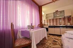 Ferienwohnung - Apartments Villa Marijana - Standard One Bedroom Apartment with Terrace and Garden View (Marijana 4) - Ferienunterkunft in Prižba (2 Personen)