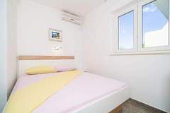 Ferienwohnung - Apartments & Rooms Barišić - Standard Double Room with Patio and Garden View (First floor-Soba 4) - Ferienunterkunft in Kupari (2 Personen)