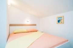 Ferienwohnung - Apartments & Rooms Barišić -  Double Room with Patio and Garden View(Second floor-Soba 2) - Ferienunterkunft in Kupari (2 Personen)