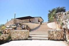 Ferienhaus - Holiday home Floridia - Villa Bellavista mit Privatpool - Ferienunterkunft in Floridia (5 Personen)