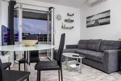 Ferienwohnung - Apartment Mia - Two Bedroom Apartment with Balcony - Ferienunterkunft in Split (6 Personen)
