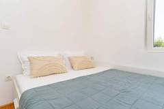 Ferienwohnung - Apartment Konak - Two Bedroom Apartment with Terrace and Sea View - Ferienunterkunft in Molunat (4 Personen)