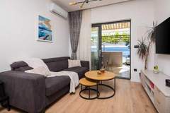 Ferienwohnung - Apartments Tomas - One bedroom Apartment with Balcony and Sea View (A1) - Ferienunterkunft in Omis (4 Personen)