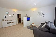 Ferienwohnung - Apartments Tomy - One Bedroom Apartment with Balcony and Sea view (Apartment 1) - Ferienunterkunft in Sutivan (4 Personen)