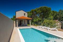 Ferienhaus - Villa Fratello - Ferienunterkunft in Premantura (4 Personen)