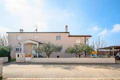 Ferienwohnung - Charming Apartment Rose II - Ferienunterkunft in Vrvari (4 Personen)