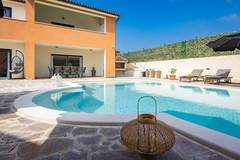 Ferienhaus, Exklusive Unterkunft - Villa Nur Amela with Pool, Jacuzzi, Darts - Ferienunterkunft in Pula (10 Personen)