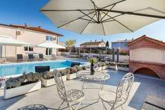 Ferienhaus, Exklusive Unterkunft - Villa Berg II - Pool, Game Room, Trampoline - Ferienunterkunft in Valbandon (12 Personen)