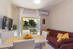 Ferienwohnung - Laurus - Modern, Elegant Apartment (Rosemary) - Ferienunterkunft in Medulin (4 Personen)