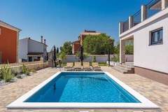 Ferienhaus, Exklusive Unterkunft - Enchanting Villa Magnolia West with Pool and Jacuz - Ferienunterkunft in Krnica (10 Personen)