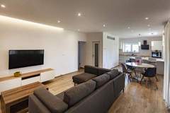 Ferienwohnung - Apartment B - Flower Garden by M&A - Ferienunterkunft in Fazana (4 Personen)