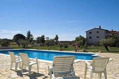 Ferienwohnung - Marceta Apartment 3 - Pool and Big Garden - Ferienunterkunft in Fazana (4 Personen)