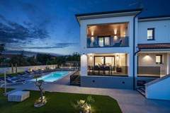 Ferienhaus, Exklusive Unterkunft - Villa Antares - Luxurious Vacation Oasis - Ferienunterkunft in Stinjan (6 Personen)