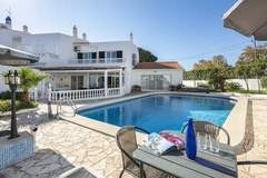 Ferienhaus - Casa Sentosa - Family villa in Carvoeiro - Ferienunterkunft in Carvoeiro (7 Personen)
