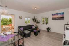 Ferienwohnung - Apartment Lavanda - Four Bedroom Apartment with Hot tub and Terrace - Ferienunterkunft in Opatija (8 Personen)