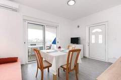 Ferienwohnung - Apartments Zdenka Zatoglav - Grey apartment - Ferienunterkunft in Rogoznica (5 Personen)